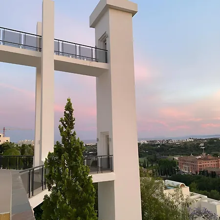 With Panoramic Views Golf Pools In Benahavis Apartamento *